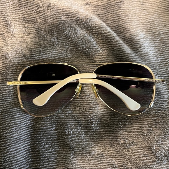 Michael Kors aviator sunglasses w/ hard case - Picture 9 of 9